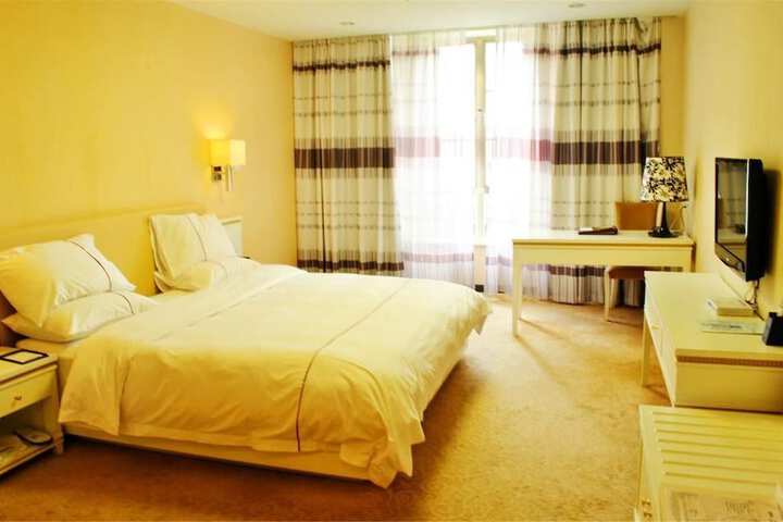 Room 6 of 8