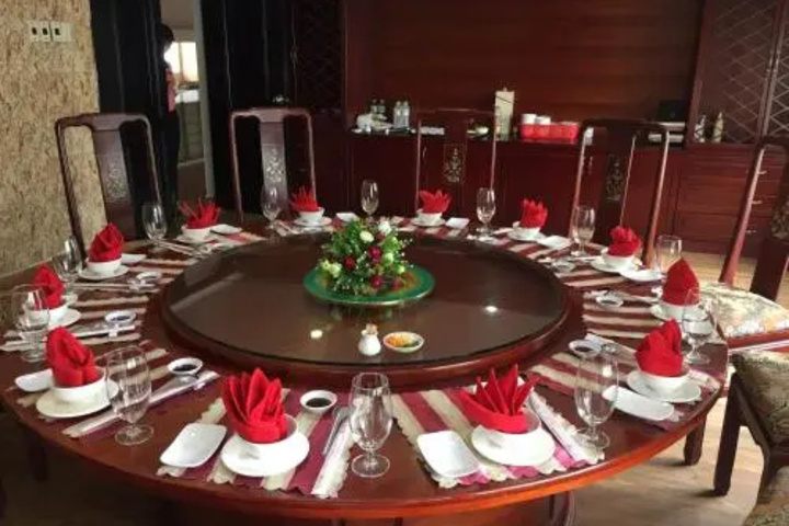 Dining 15 of 19