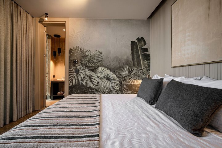 Room 14 of 83