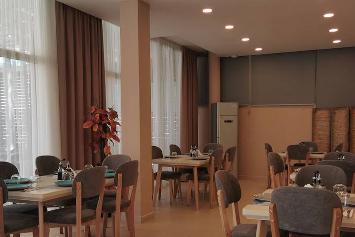 Dining 16 of 20