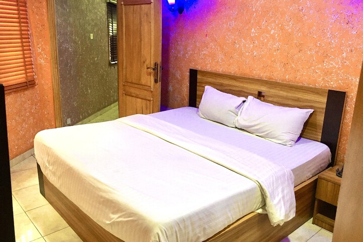 Room 14 of 35