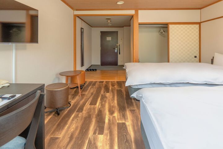 Room 16 of 37