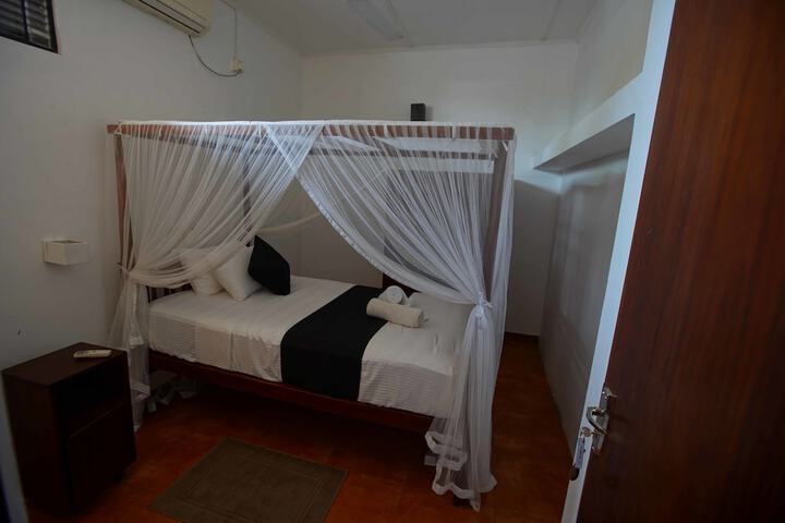 Room 12 of 37
