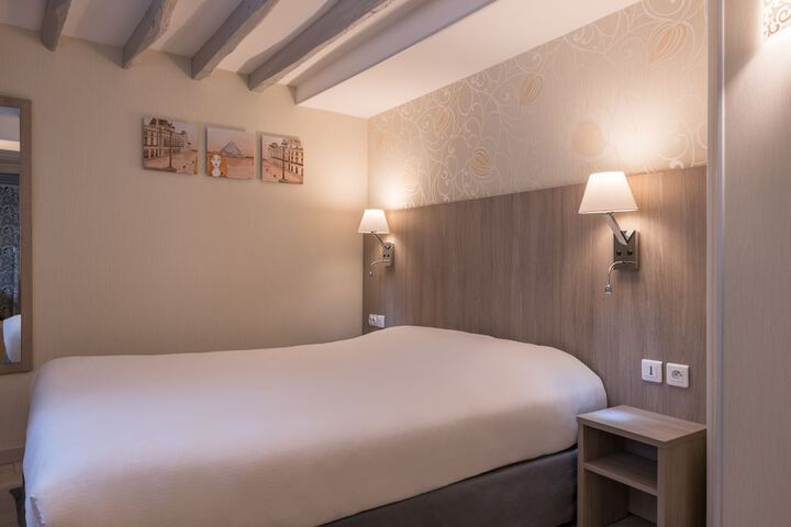 Room 8 of 35