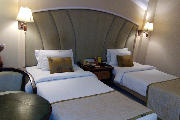 Room 8 of 36