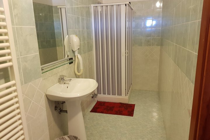 Room 10 of 33