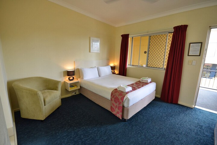 Room 12 of 102