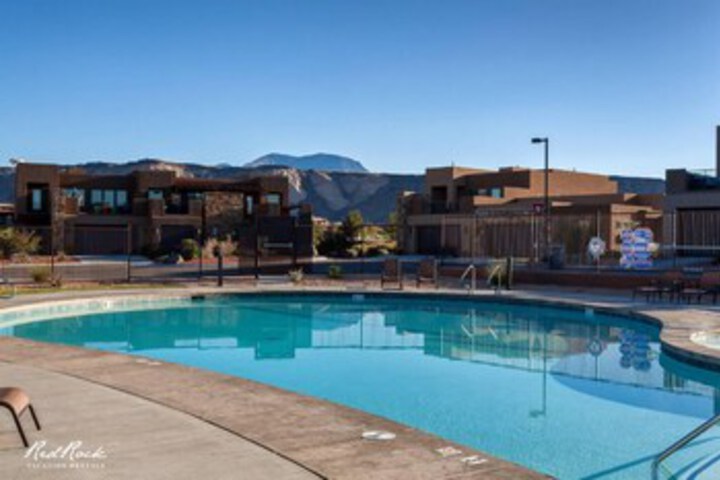 Pool 40 of 73