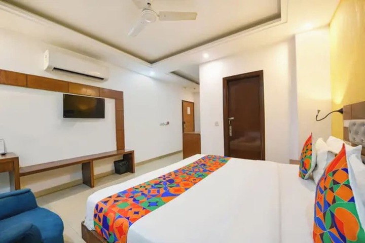 Room 18 of 31