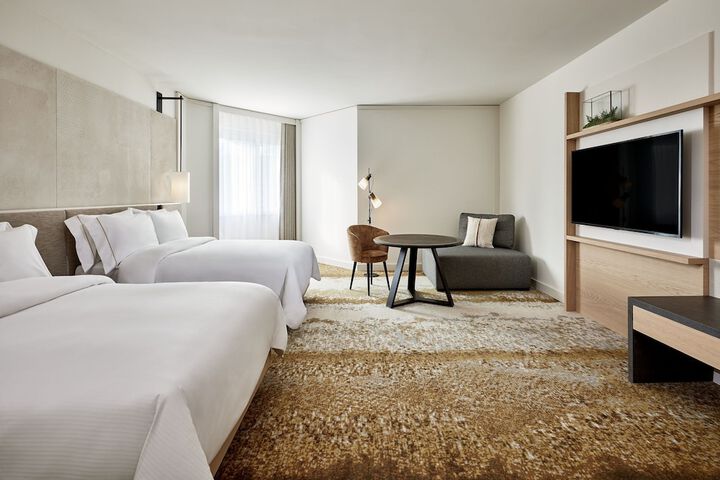 Room 13 of 100