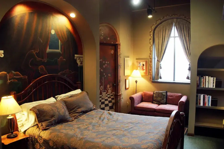 Room 2 of 8