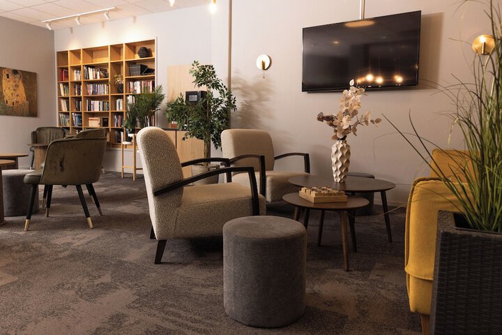 Entrance & Lobby