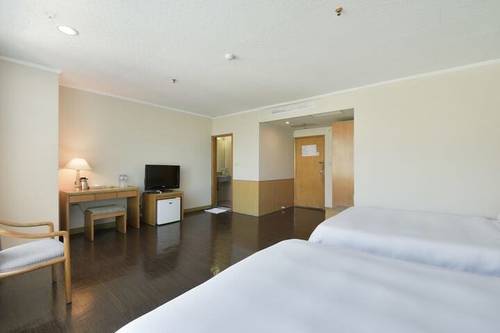 Room 19 of 49