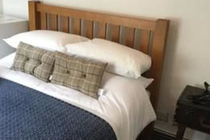 Room 4 of 10
