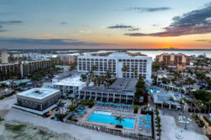 Pool Hotel