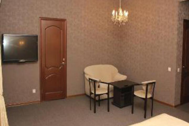 Room 4 of 10