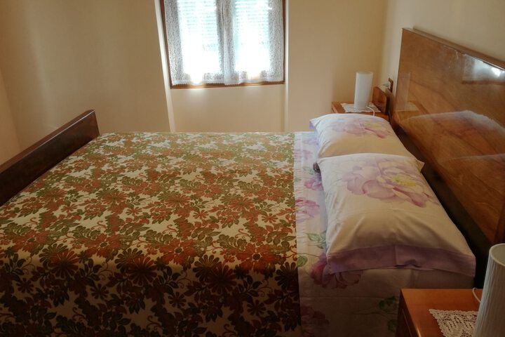 Room 3 of 34