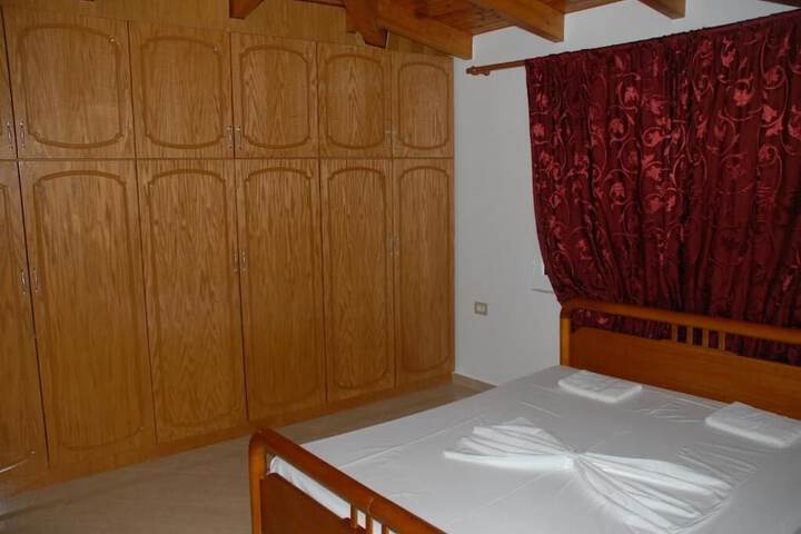 Room 2 of 34