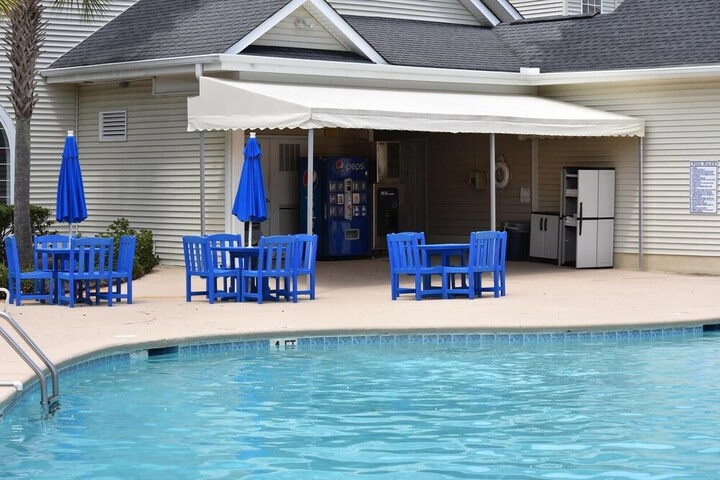 Pool 13 of 36