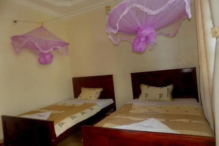 Room 4 of 11