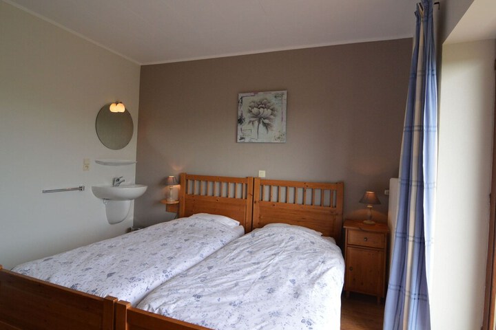 Room 7 of 40