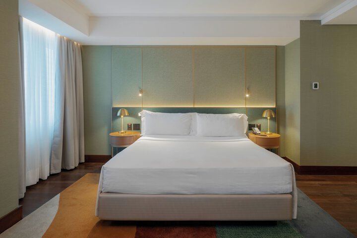 Room 30 of 142