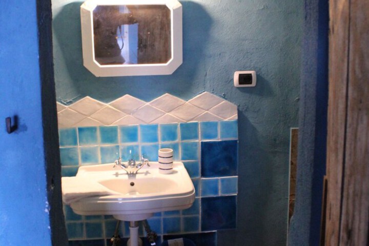 Room 32 of 52