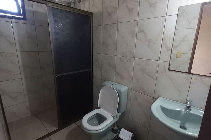 Room 10 of 19
