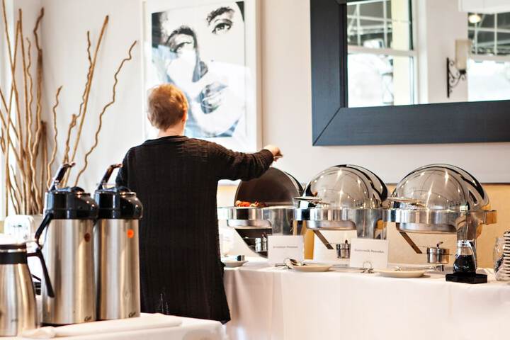 Breakfast/Coffee Service 60 of 81