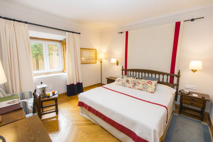 Room 10 of 37