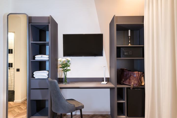 Room 27 of 67