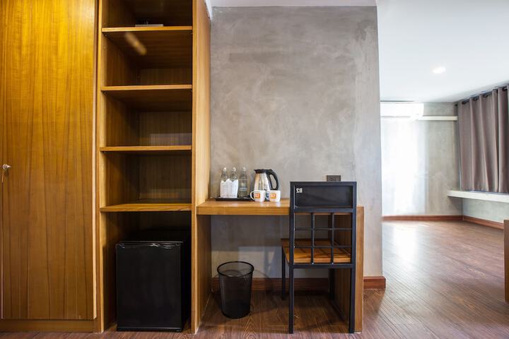 Room 18 of 33