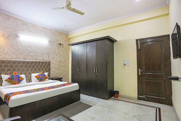 Room 16 of 28