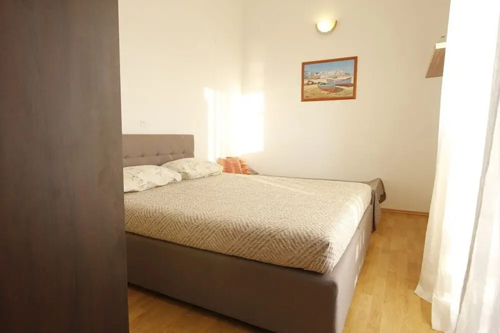 Room 3 of 11