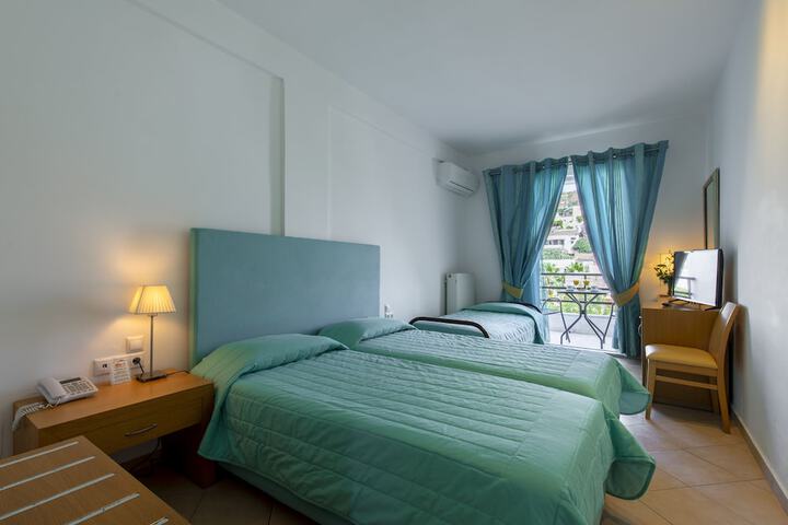 Room 12 of 50