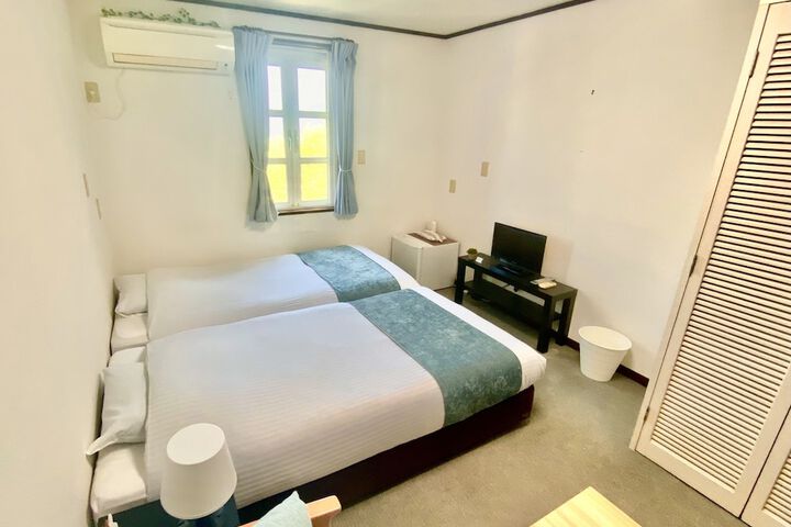 Room 8 of 23