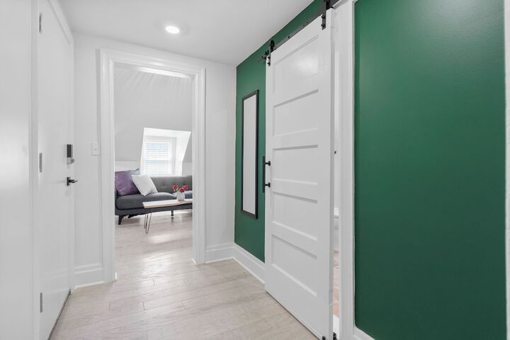 Room 9 of 33