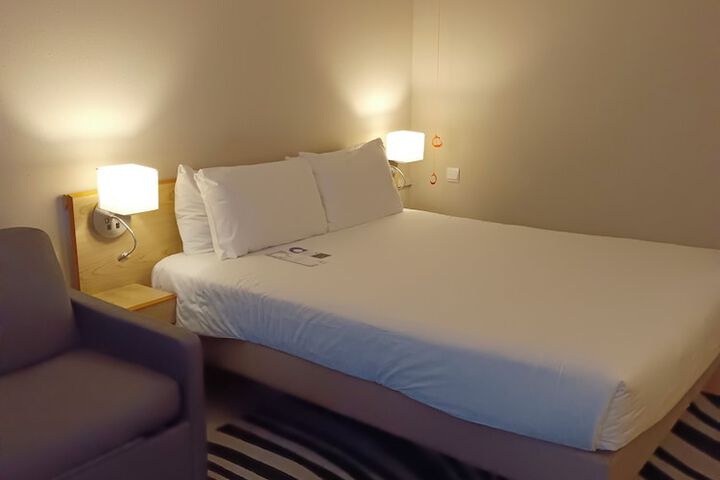 Room 9 of 115