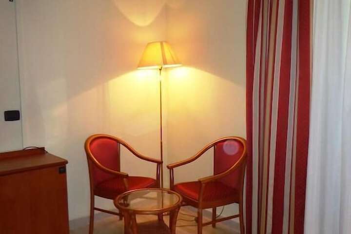 Room 11 of 19