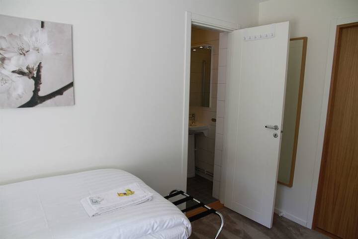 Room 10 of 48