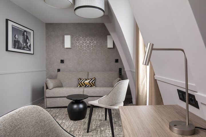 Room 3 of 46