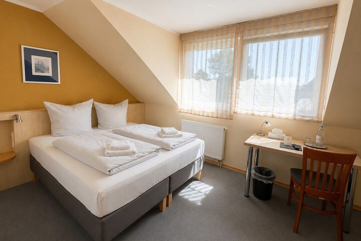 Room 5 of 28