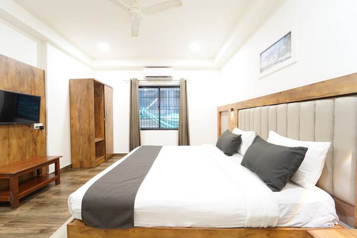 Room 8 of 11