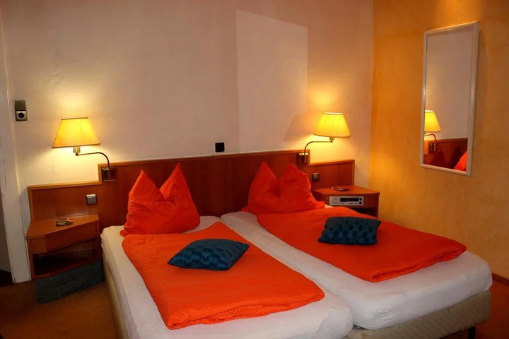 Room 2 of 18
