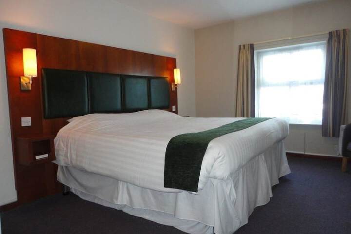 Room 3 of 34