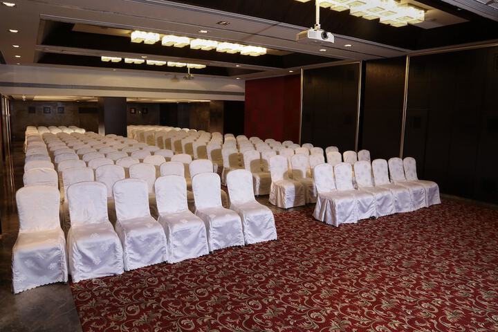 Ballroom/Hall 88 of 93