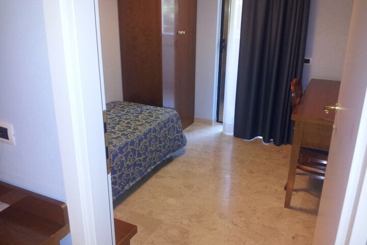 Room 9 of 69