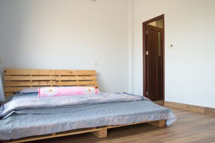 Room 27 of 32
