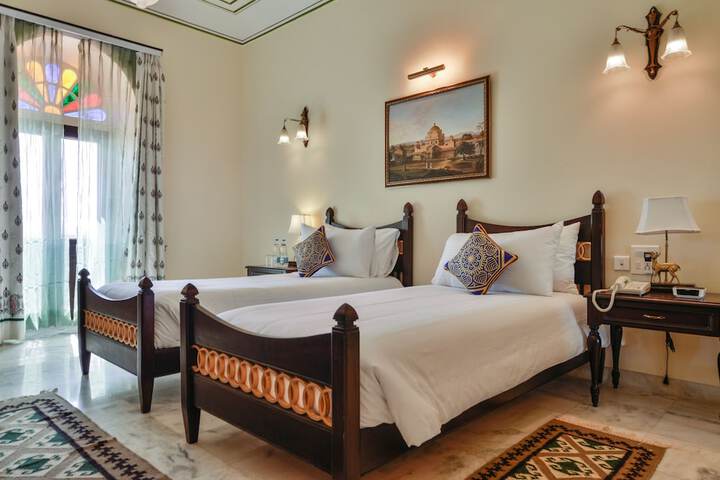 Room 3 of 28