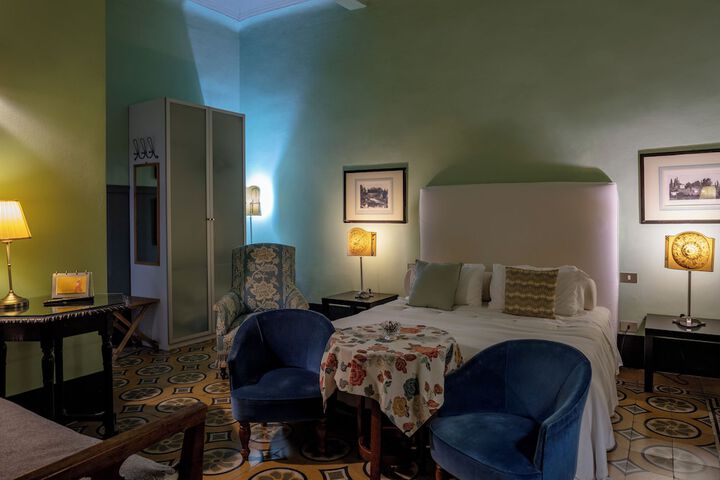 Room 37 of 63